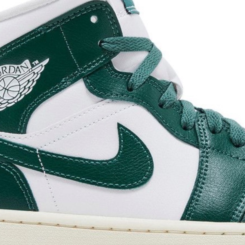 Jordan 1 
Women’s
Oxidized green
Brand new - Picture 11 of 11